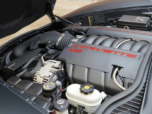 Used 2011 Chevrolet Corvette Coupe w/ Preferred Equipment Group RWD image 30