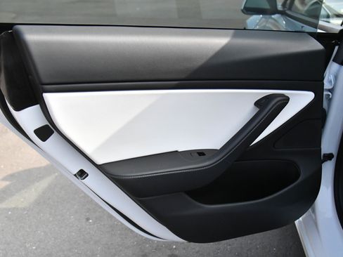 Used 2021 Tesla Model 3 Standard Range Plus image 31