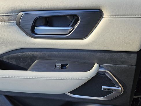 New 2026 Nissan Armada Platinum image 9