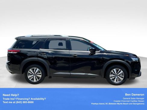 Certified 2025 Nissan Pathfinder SL FWD image 4