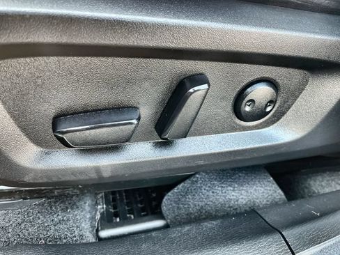 Used 2023 Mitsubishi Outlander SE AWD/4WD image 16
