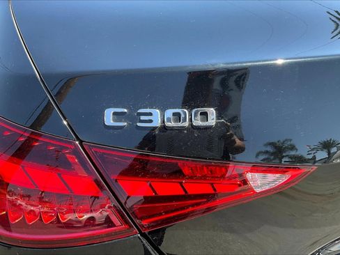 Used 2022 Mercedes-Benz C 300 Sedan w/ Exclusive Trim Package image 8