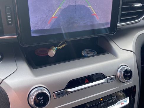 Used 2021 Ford Explorer XLT w/ Equipment Group 202A image 6