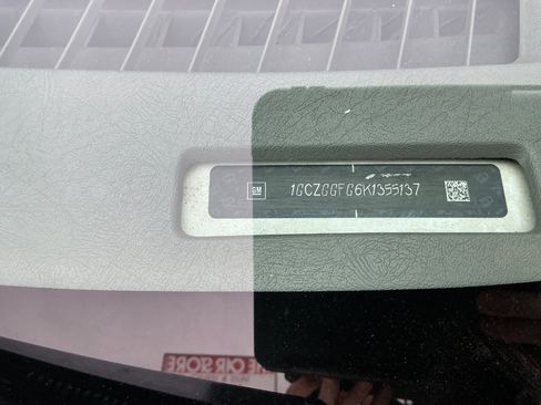 Used 2019 Chevrolet Express 3500 w/ Driver Convenience Package image 29