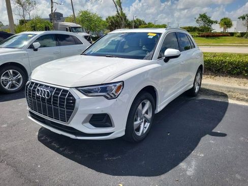 Used 2020 Audi Q3 2.0T Premium Plus w/ Premium Plus Package AWD/4WD image 2