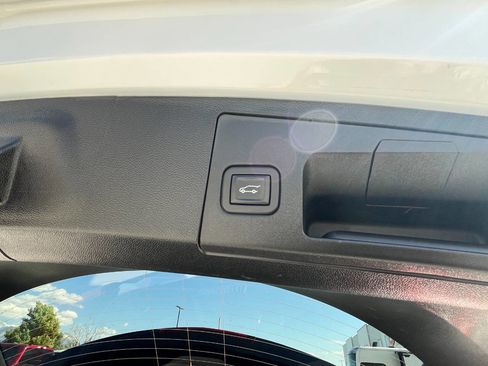 Used 2024 Cadillac XT4 Premium Luxury image 19