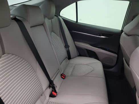 Used 2020 Toyota Camry SE image 19