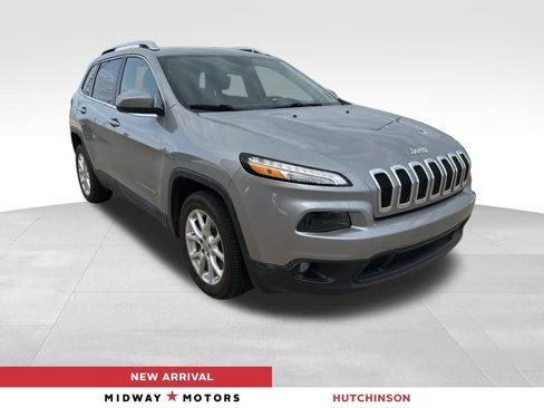 Used 2016 Jeep Cherokee Latitude w/ Comfort & Sound Group FWD image 1