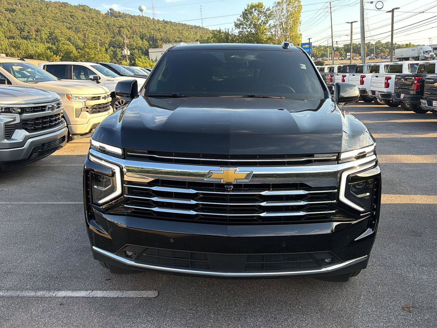 Used 2025 Chevrolet Suburban LT w/ Comfort Package RWD image 5