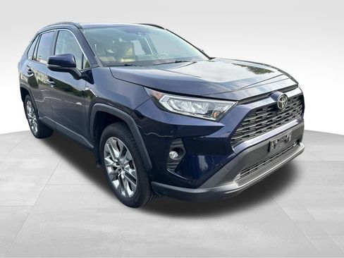 Used 2020 Toyota RAV4 XLE Premium AWD/4WD image 7
