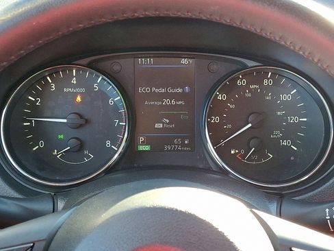 Used 2018 Nissan Rogue SV image 19