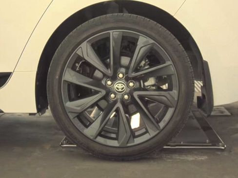 Used 2023 Toyota Corolla SE FWD image 5