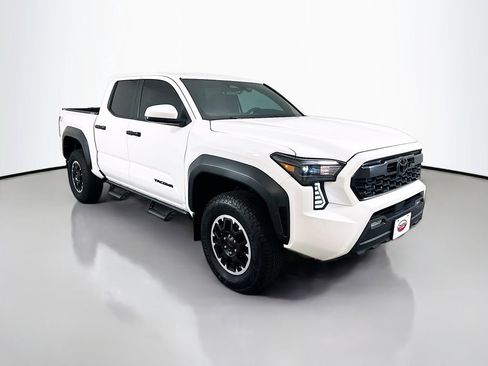 Certified 2024 Toyota Tacoma TRD Off-Road AWD/4WD image 3