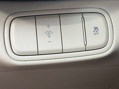 Certified 2026 Hyundai Venue SEL FWD image 23