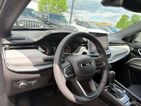 Used 2024 Jeep Compass Limited w/ Sun and Sound Group AWD/4WD image 8