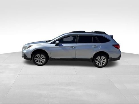 Used 2018 Subaru Outback 2.5i Premium AWD/4WD image 2