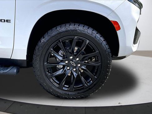 Used 2021 Chevrolet Tahoe Z71 w/ Z71 Off-Road Package AWD/4WD image 33