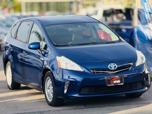 Used 2014 Toyota Prius V Two image 4