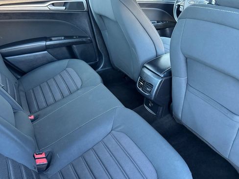 Used 2020 Ford Fusion SE image 30