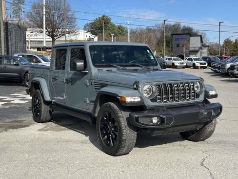 Used 2024 Jeep Gladiator Sport image 1