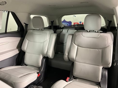 New 2026 Ford Explorer Active w/ Active Comfort Package RWD image 16