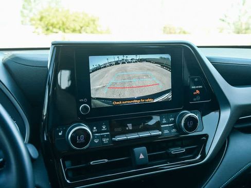 Used 2023 Toyota Highlander XLE image 25