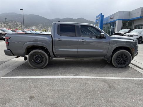 Used 2022 Nissan Frontier SV image 7