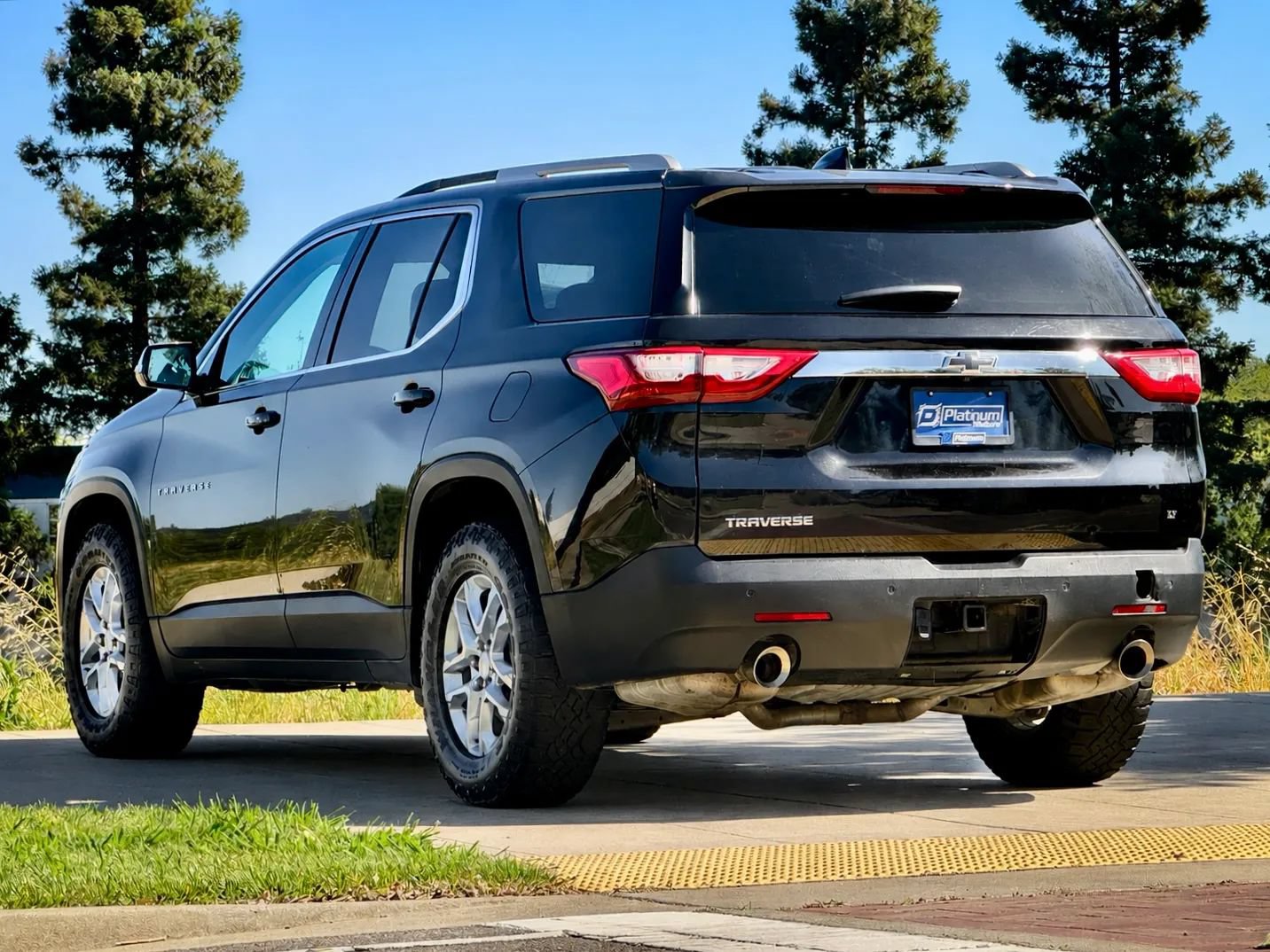 Used 2018 Chevrolet Traverse LT FWD image 3