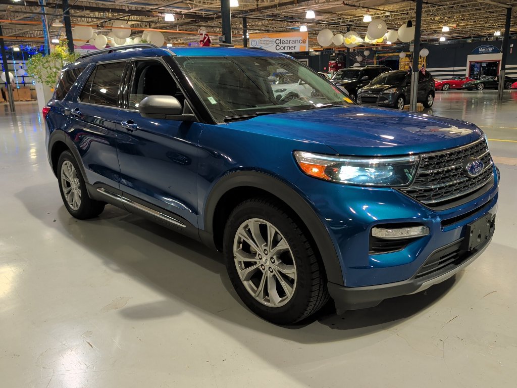 Used 2022 Ford Explorer XLT w/ Equipment Group 202A AWD/4WD image 1