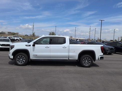 Used 2024 GMC Sierra 1500 AT4 w/ Technology Package AWD/4WD image 4