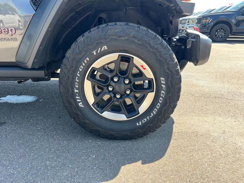 Used 2020 Jeep Wrangler Unlimited Rubicon w/ LED Lighting Group AWD/4WD image 17