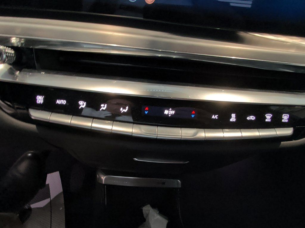 Used 2024 Cadillac Lyriq Luxury AWD/4WD image 16