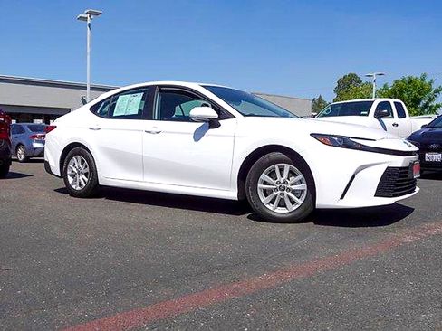 Used 2026 Toyota Camry LE FWD image 4