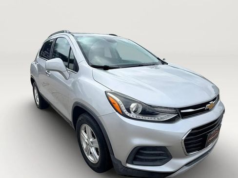 Used 2018 Chevrolet Trax LT w/ LT Convenience Package FWD image 20