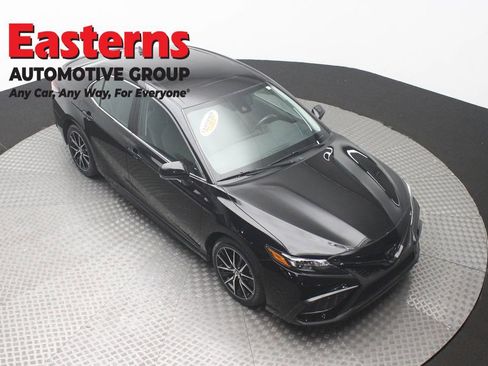 Used 2024 Toyota Camry SE w/ Convenience Package FWD image 3