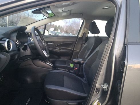 Used 2023 Nissan Versa SV image 9