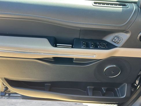 Used 2024 Ford Expedition Limited AWD/4WD image 9