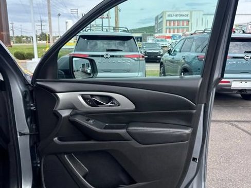 Used 2021 Chevrolet Traverse LT AWD/4WD image 17