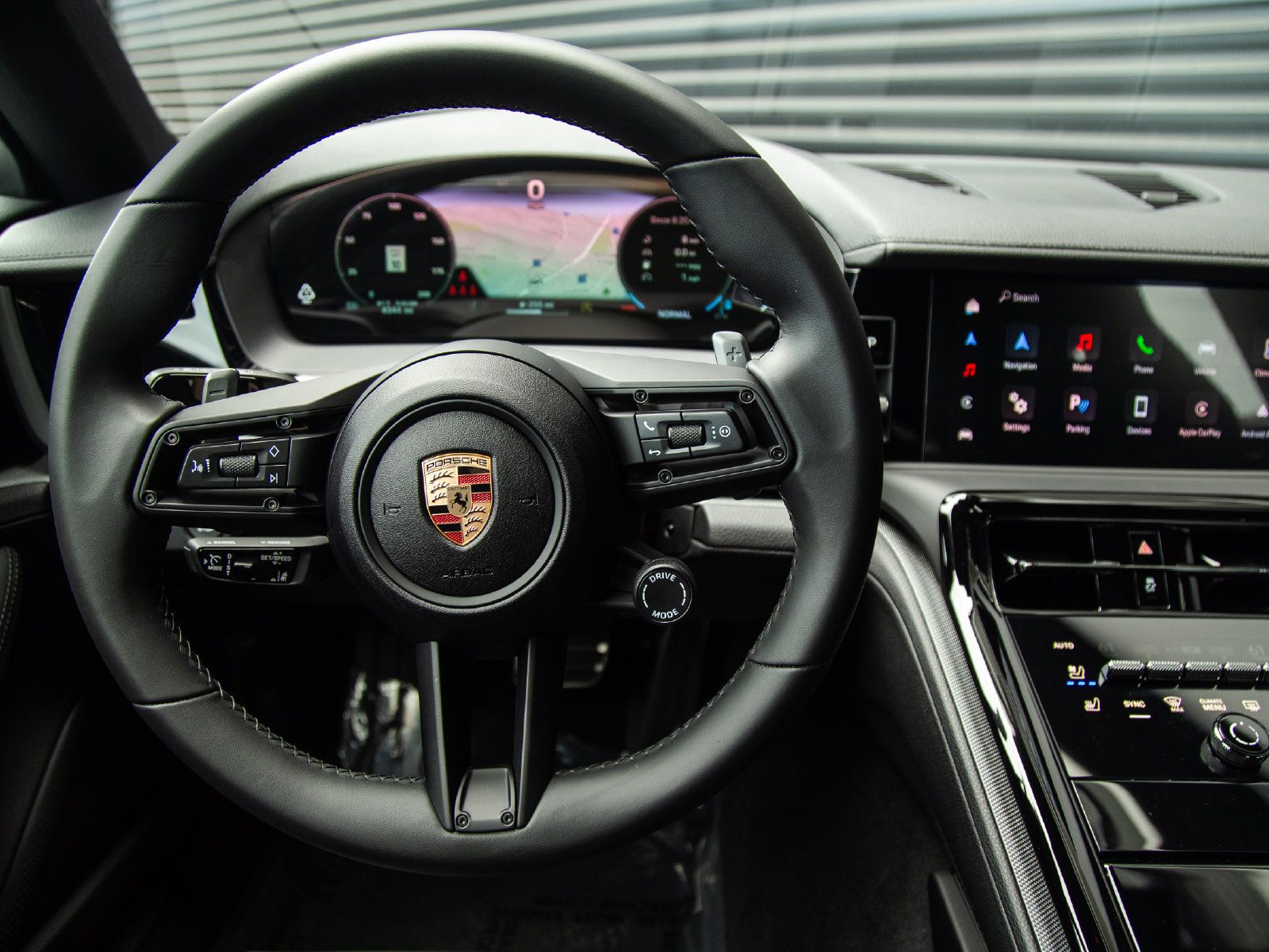 Certified 2025 Porsche Panamera RWD image 16