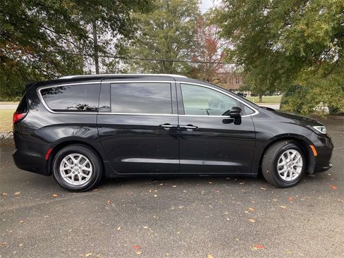 Used 2021 Chrysler Pacifica Touring-L image 2