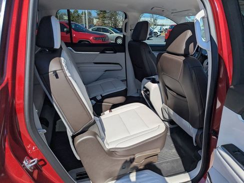 Used 2025 GMC Acadia Denali w/ LPO, Floor Liner Package image 18