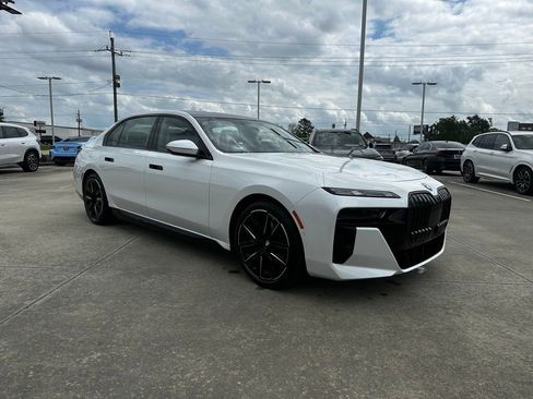 New 2026 BMW i7 xDrive60 w/ Executive Package AWD/4WD image 5