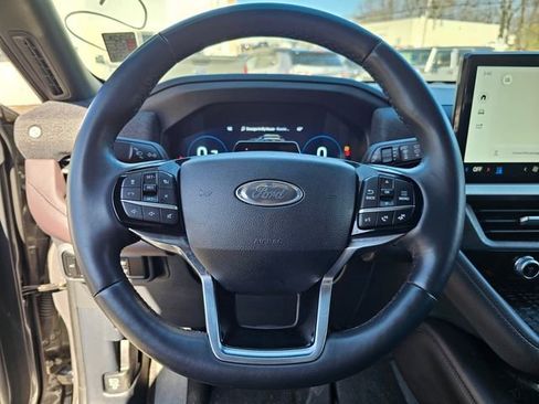 Certified 2025 Ford Explorer Platinum AWD/4WD image 31