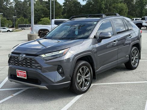 Used 2022 Toyota RAV4 Limited AWD/4WD image 5