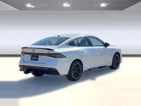 New 2026 Nissan Sentra SR w/ Floor Mat Package FWD image 9