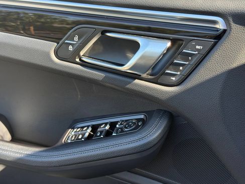 Certified 2024 Porsche Macan AWD/4WD image 27