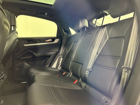 Certified 2024 Porsche Cayenne Coupe AWD/4WD image 27