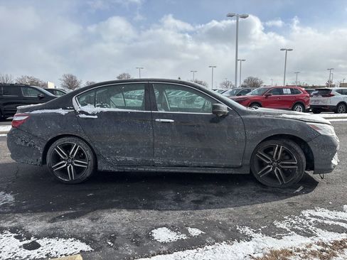 Used 2016 Honda Accord Touring image 12