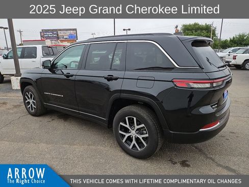 Used 2025 Jeep Grand Cherokee Limited AWD/4WD image 8