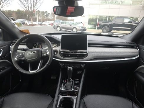 Used 2024 Jeep Compass Latitude image 9